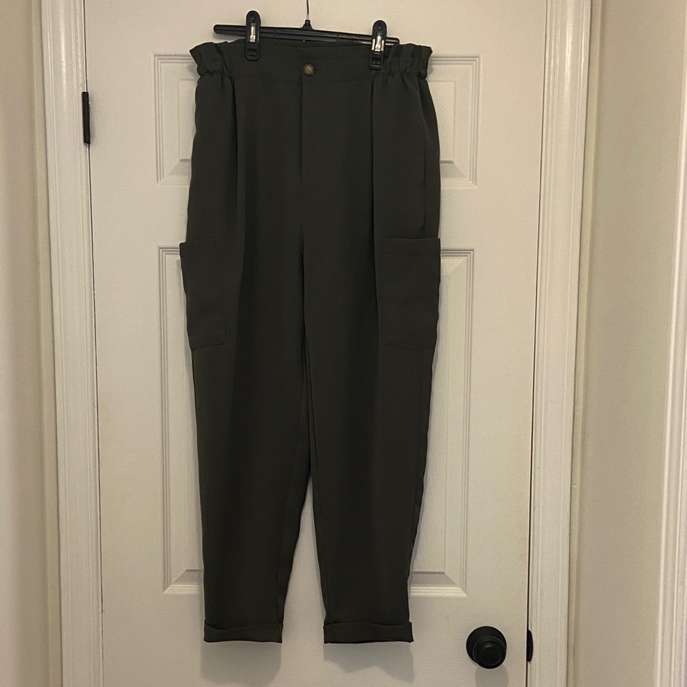 Zara Women's Olive Green Cargo Pants